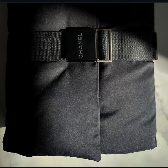 CHANEL LES BEIGES ⭐️GWP ⭐️ Makeup Roll NWOT - Picture 1 of 7